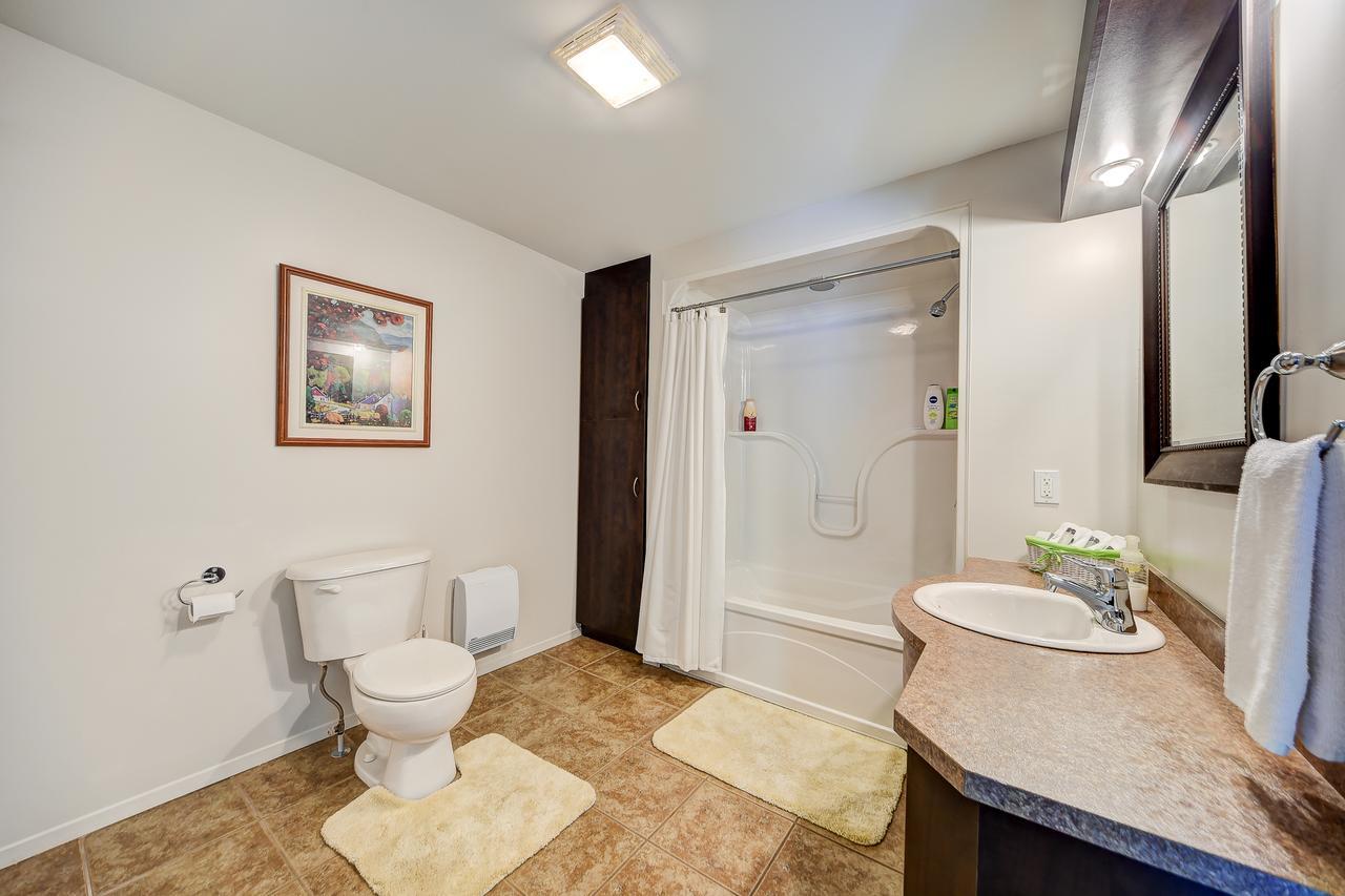 Entre Roc Et Montagne Apartman LʼAnse-Saint-Jean Kültér fotó