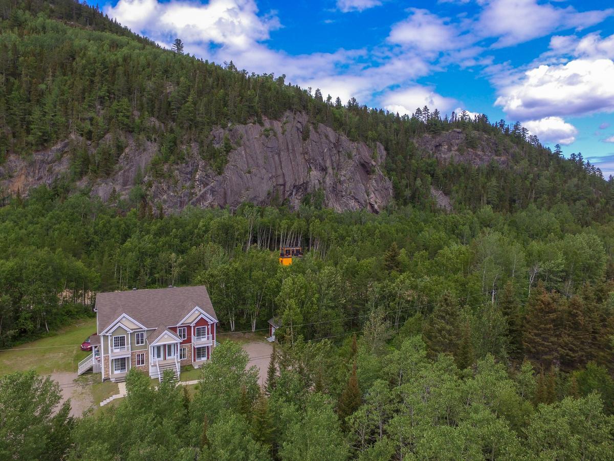 Entre Roc Et Montagne Apartman LʼAnse-Saint-Jean Kültér fotó