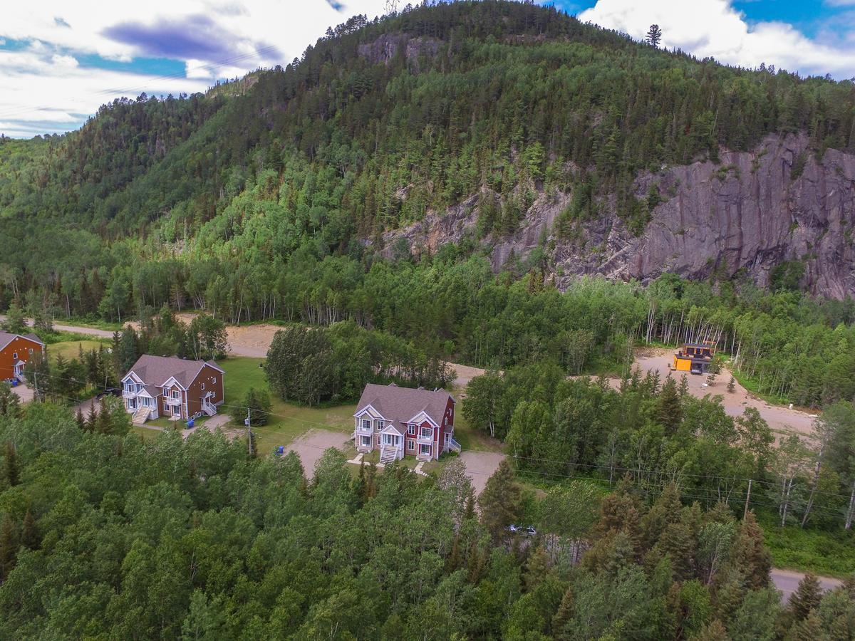 Entre Roc Et Montagne Apartman LʼAnse-Saint-Jean Kültér fotó