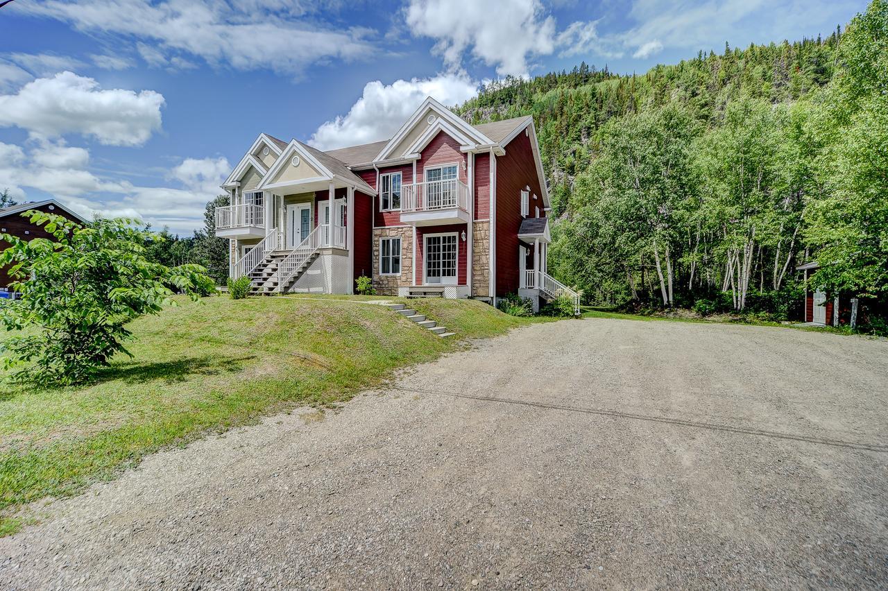 Entre Roc Et Montagne Apartman LʼAnse-Saint-Jean Kültér fotó